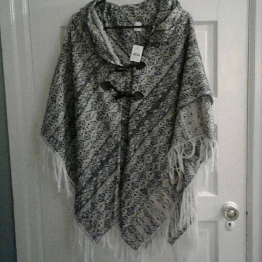Brand new with tags blue and white toggle shaw.